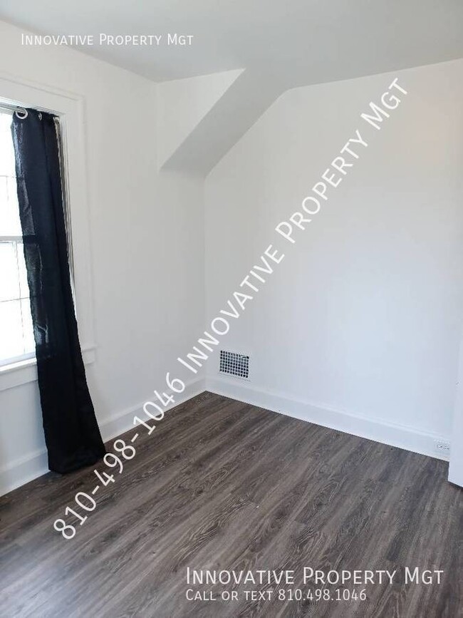 Building Photo - Beautifully updated 2 bedroom, 1 bath - $1...