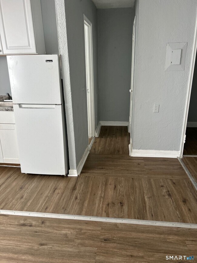 Building Photo - 305 Parrott Ave