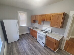 Building Photo - 76 Walnut Park