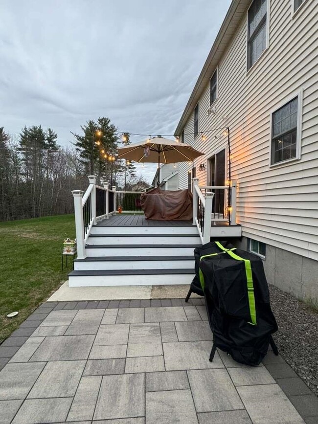 Building Photo - 9 Sunblaze Dr