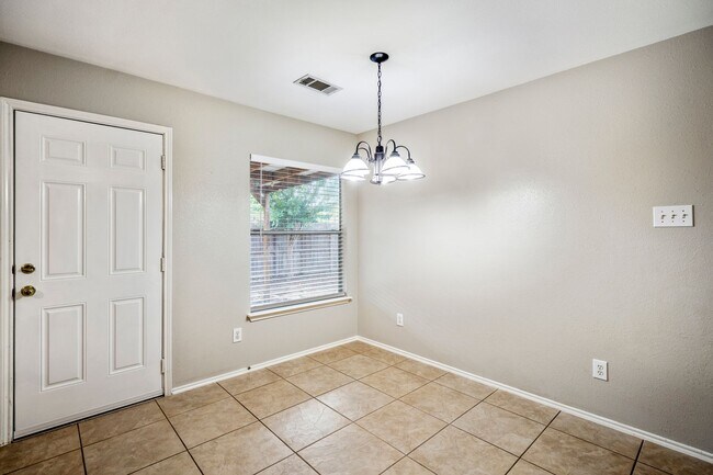 Building Photo - Bright and Beautiful Open-Concept Home!