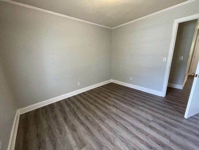 Building Photo - ADORABLE BRICK RANCH IN LAGRANGE *3 BR, 1 BA* NEWLY RENOVATED