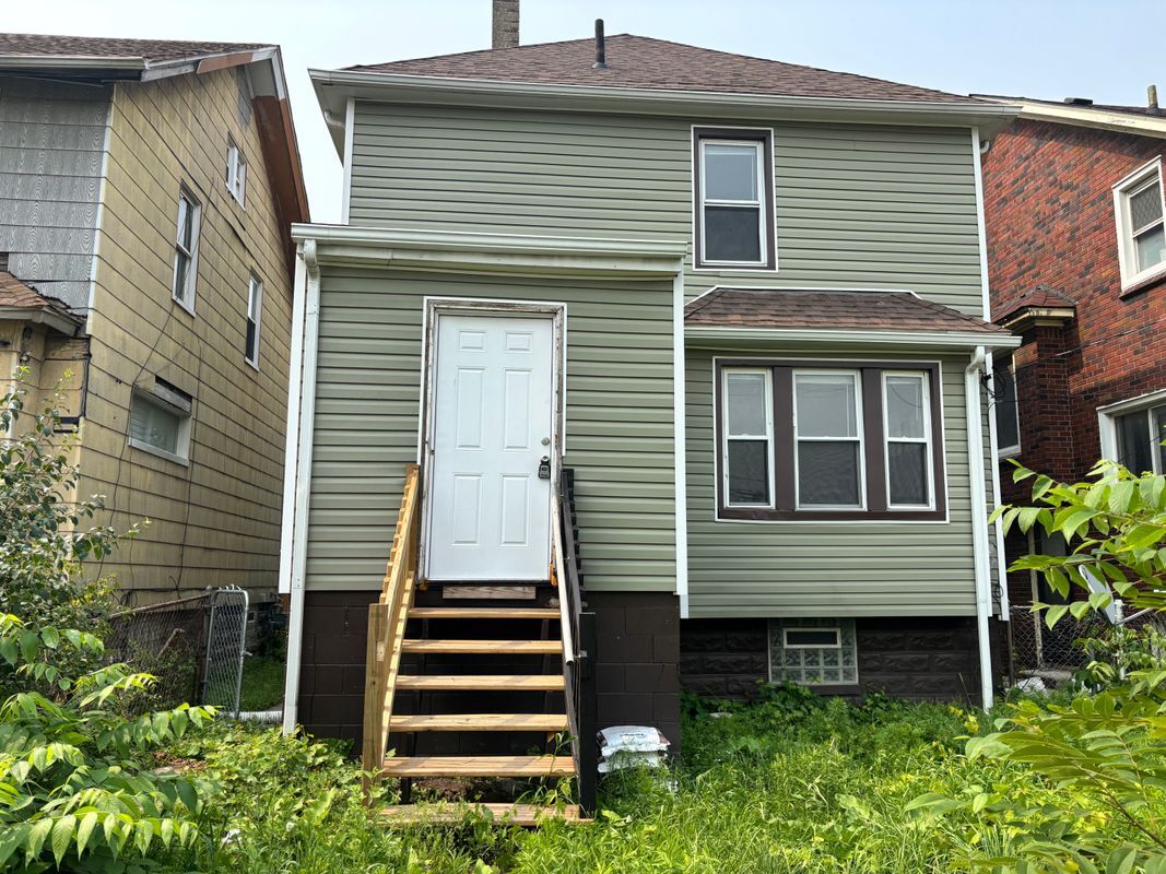 Building Photo - 242 Ferris St