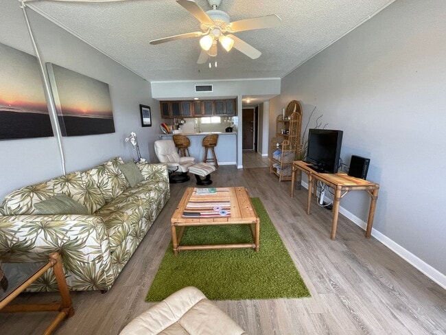 Building Photo - 112 Fairway Blvd