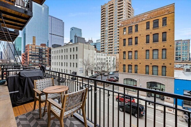 Building Photo - 616 W Fulton St