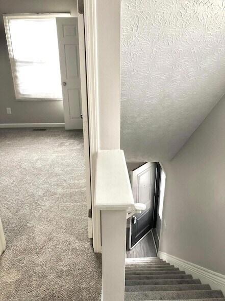 Building Photo - 5700 Crossing Ct