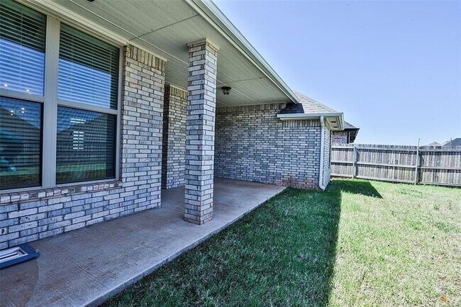 Building Photo - 9301 SW 44th Terrace