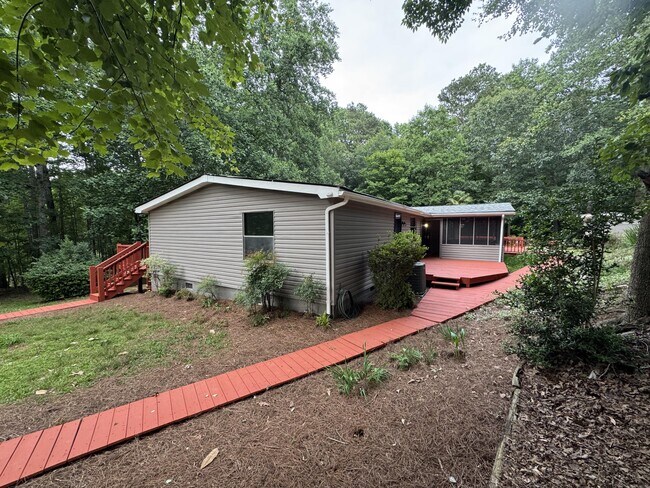 Building Photo - 1547 Tugaloo State Park Rd