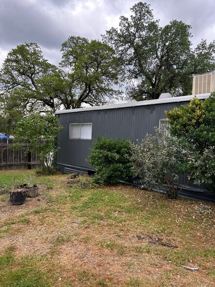 Building Photo - 18395 Oasis Rd