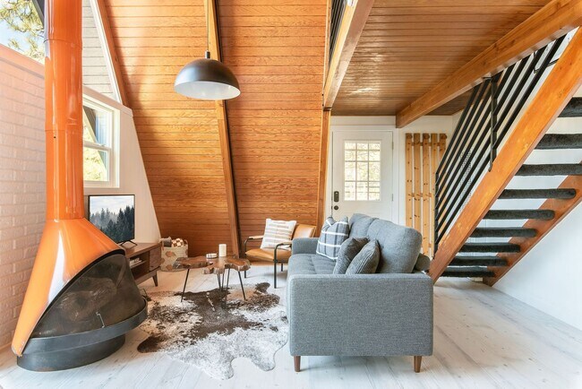 Building Photo - Fully Furnished Modern Mountain Cabin in Wrightwood 2 bedroom 1 bath