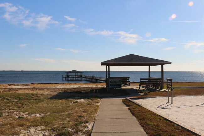 Building Photo - Holley by the Sea Home – 4 Bedrooms, Great...