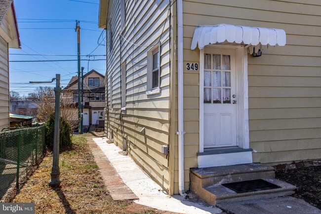 Building Photo - 349 S Springfield Rd
