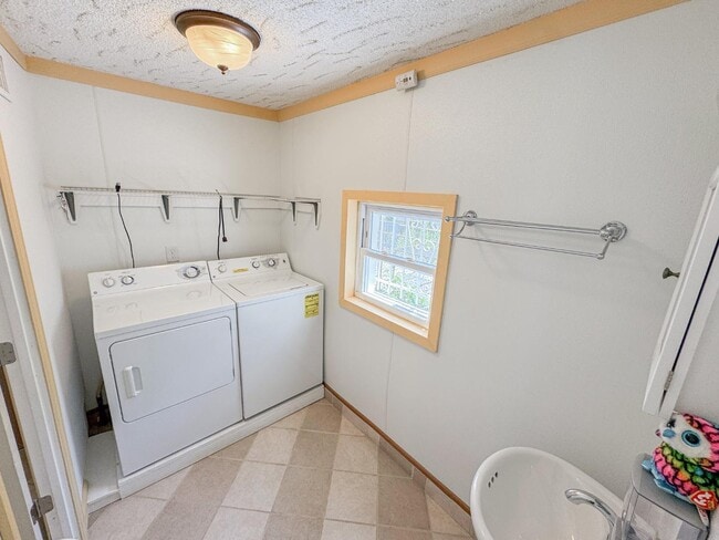 Building Photo - 1104 Adriatic Ave