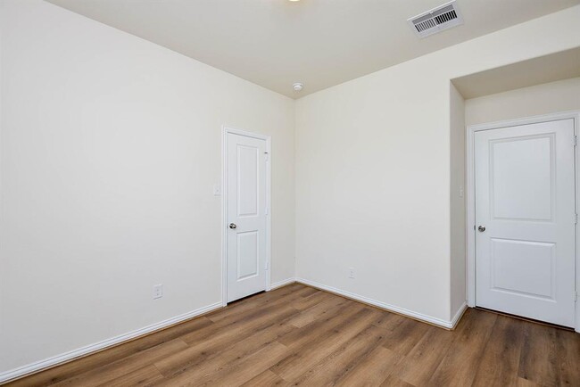 Building Photo - 16035 Dehay Ln