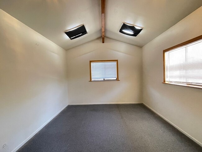 Building Photo - Single Story Southside Home Close to Vande...