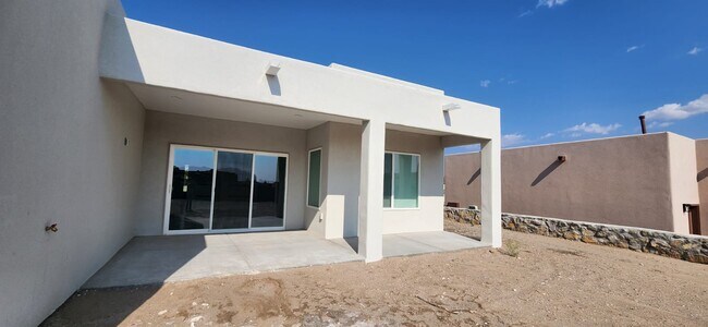Building Photo - 3049 Chippewa Summit