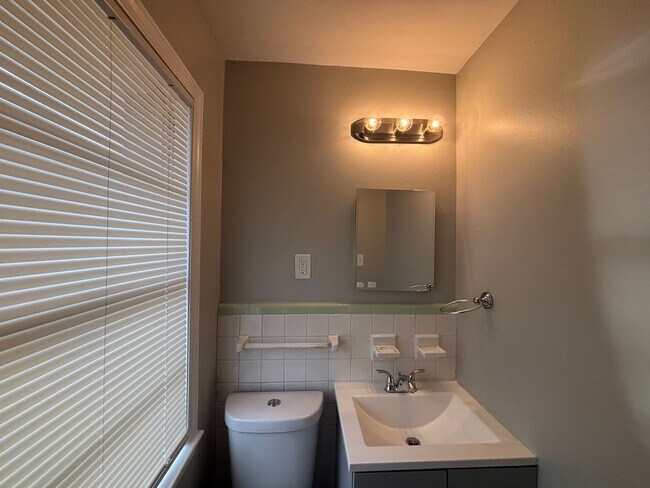 Building Photo - 2370 Hillside Ave