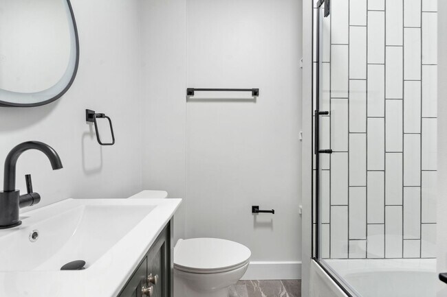 Building Photo - Beautifully Renovated 3 Bed/2.5 Bath Home in Mt Washington - Convenient Location