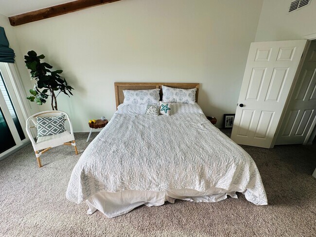 Building Photo - 12274 1st St W