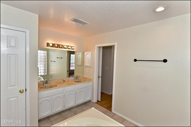 Building Photo - 11620 Laura Marie Dr