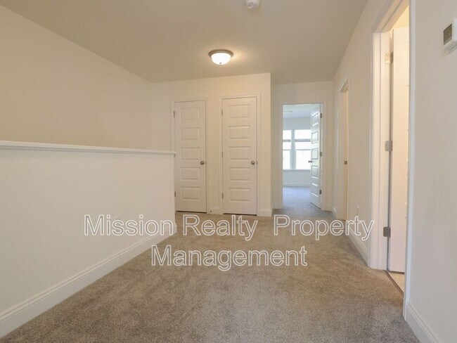 Building Photo - 10860 Farmstead Ml Ln