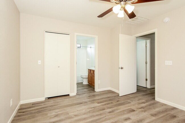 Building Photo - 195 W Brangus Way