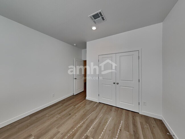 Building Photo - 20177 W Thomas Rd