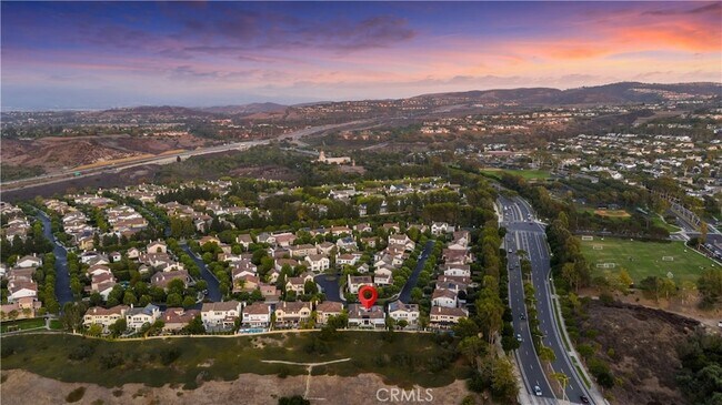 Building Photo - 58 Victoria