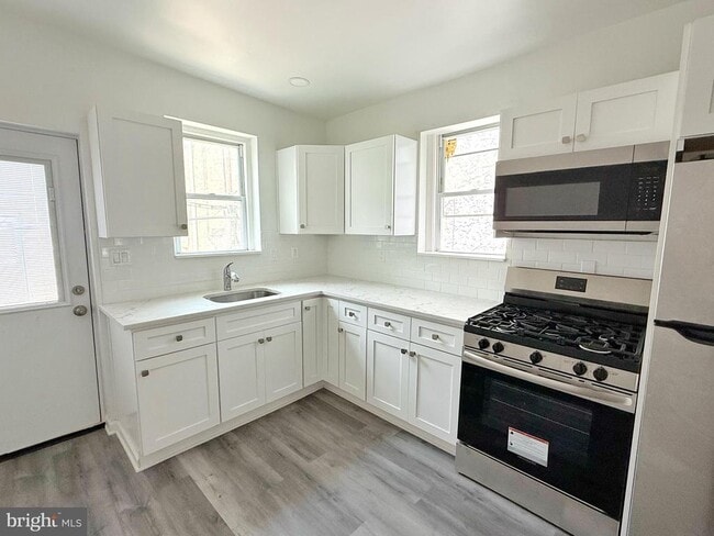 Building Photo - 1520 S Myrtlewood St