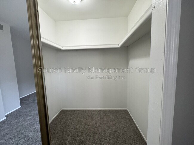 Building Photo - 4431 Oakwood