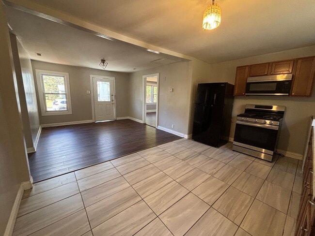 Building Photo - 716 Wilson Rd