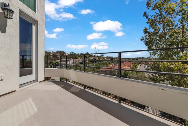 Building Photo - 12 Bergamo