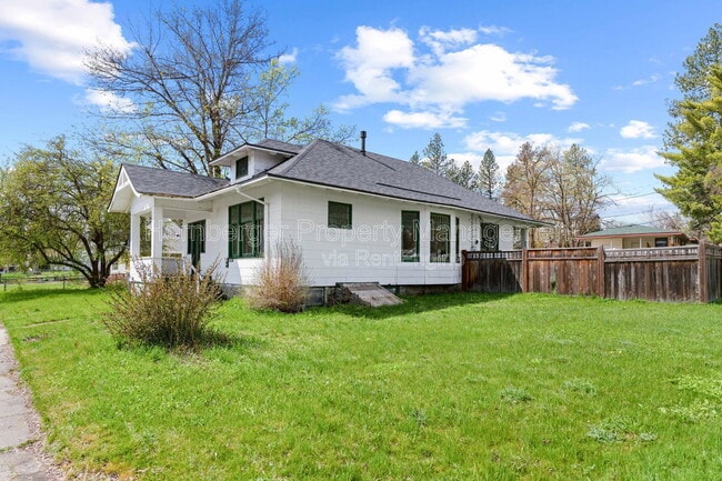 Building Photo - 922 4th St