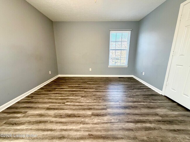 Building Photo - 2650 Lindsay Ave