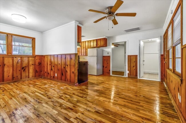 Building Photo - 640 Parsons Dr