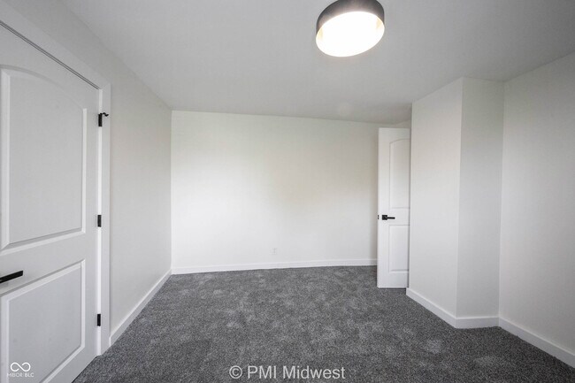 Building Photo - 428 N Bradley Ave