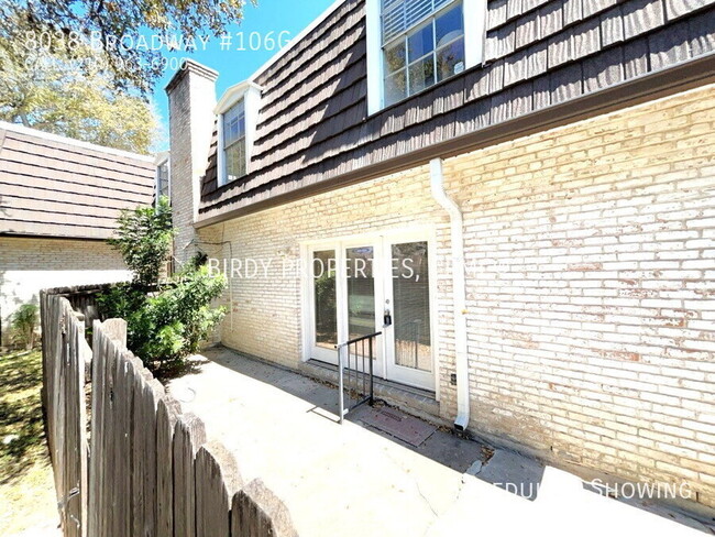 Building Photo - "Charming 2-Bed, 2-Bath Condo in Prime San...