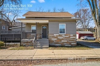 Building Photo - 735 Davis Ave NW