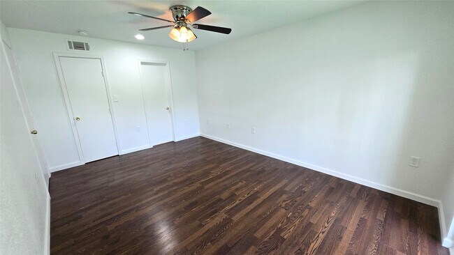Building Photo - 7400 Bellerive Dr