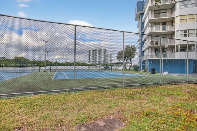 Building Photo - 16565 NE 26th Ave