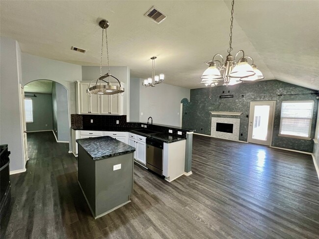 Building Photo - 3210 Blue Bonnet Dr