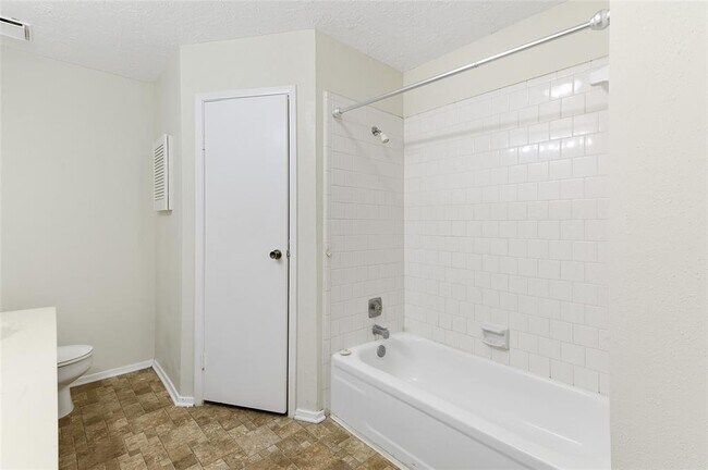 Building Photo - 5212 Beaverbrook Dr