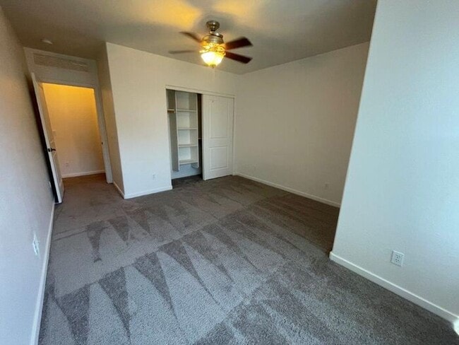 Building Photo - 330 S Farmer Ave