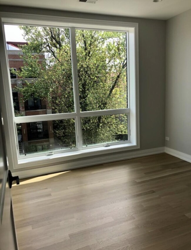 Building Photo - 1 bedroom in Chicago IL 60613