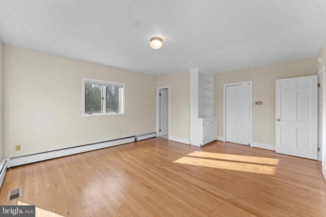 Building Photo - 901 Walker Rd