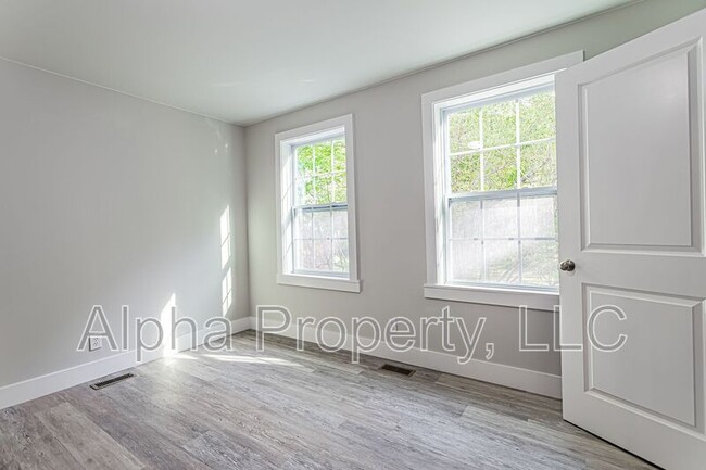 Building Photo - 741 Anderson Dr