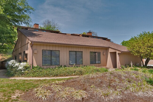 Building Photo - 102-4 Turtle Creek Road