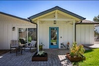 Building Photo - 2 bedroom 1 bath