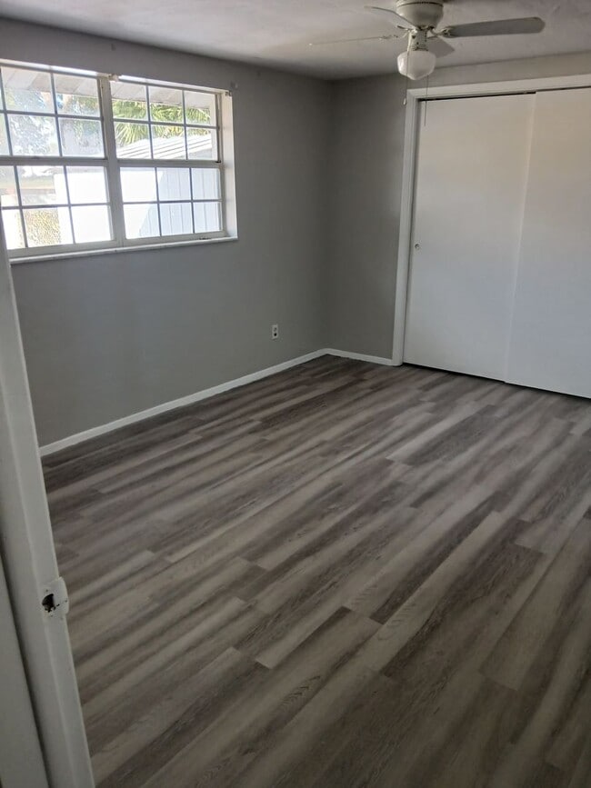 Building Photo - Updated 2 Bed / 2 Bath Home for Rent – Near Downtown New Port Richey