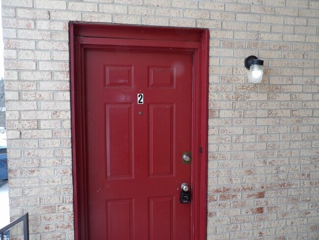 Building Photo - 140 Landings Dr